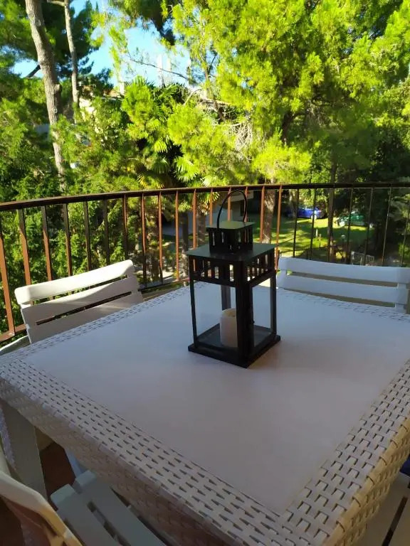 Appartamento Mirabell, FRONTE SPIAGGIA, VISTA MARE CON PARCHEGGIO