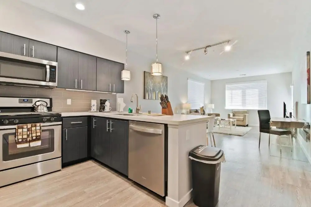 Luxury Condos at Anton Menlo w Pool & Amenities
