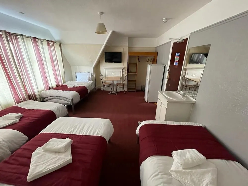 ST NICHOLAS HOTEL