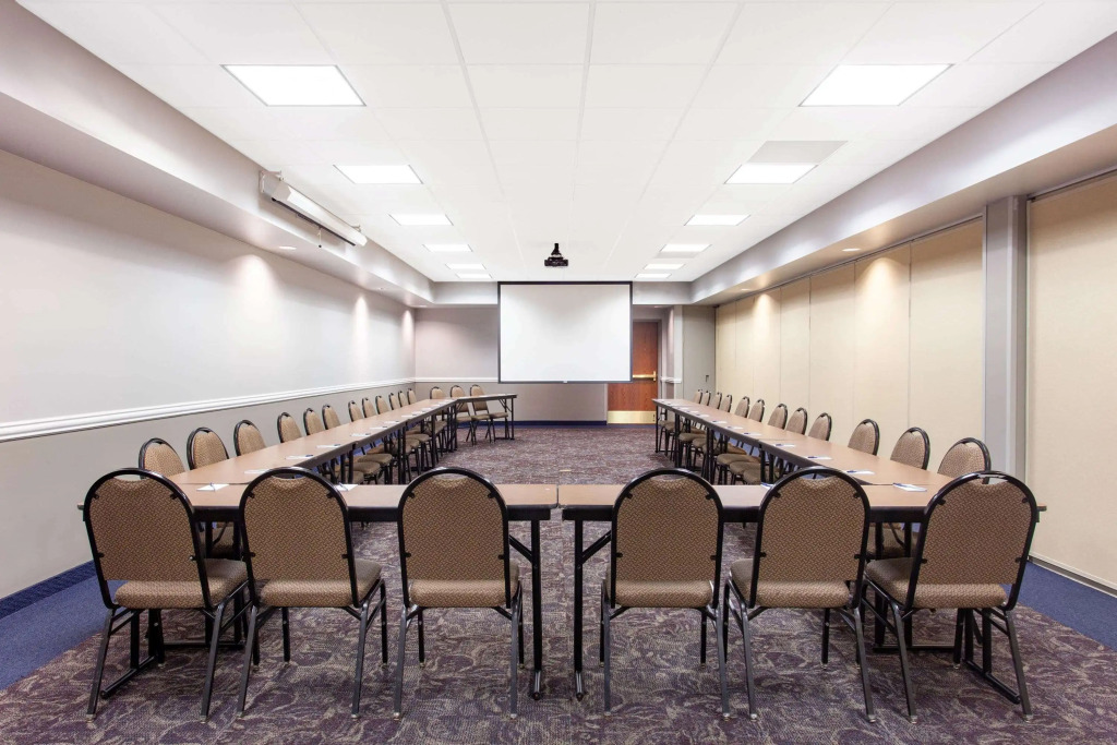 AmericInn by Wyndham Mankato Event Center near MSU