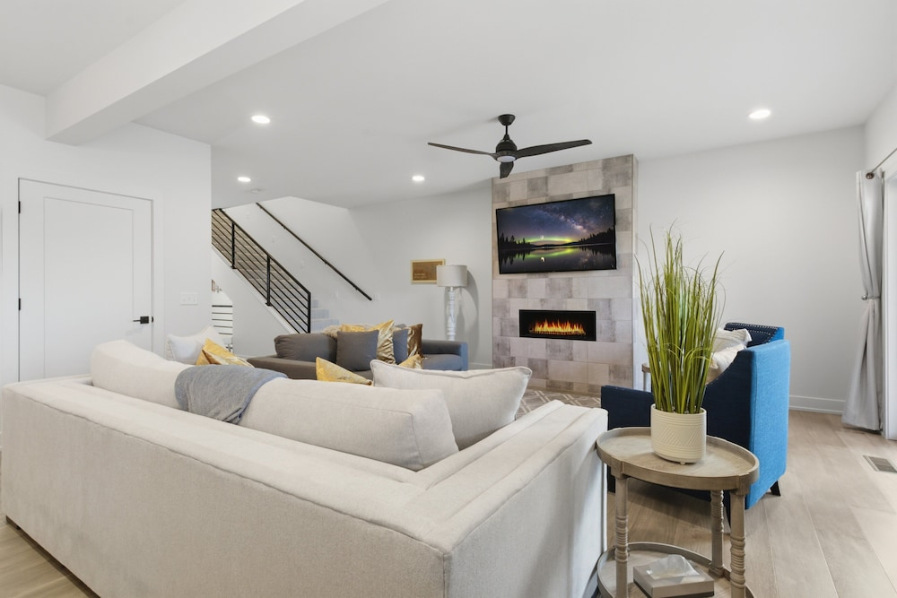 New Lakefront Home With Private Dock, Game Room & Firepit at 9MM