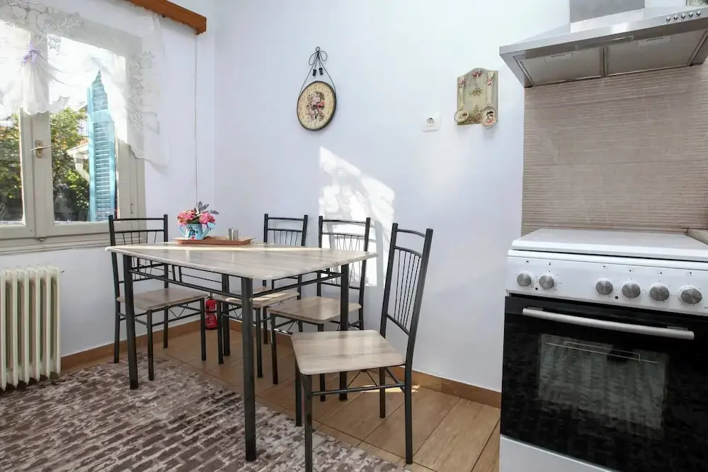 Relax in Elliniko Hidden Gem-vintage Bungalow With Garden and Hot Tub in an Iglo