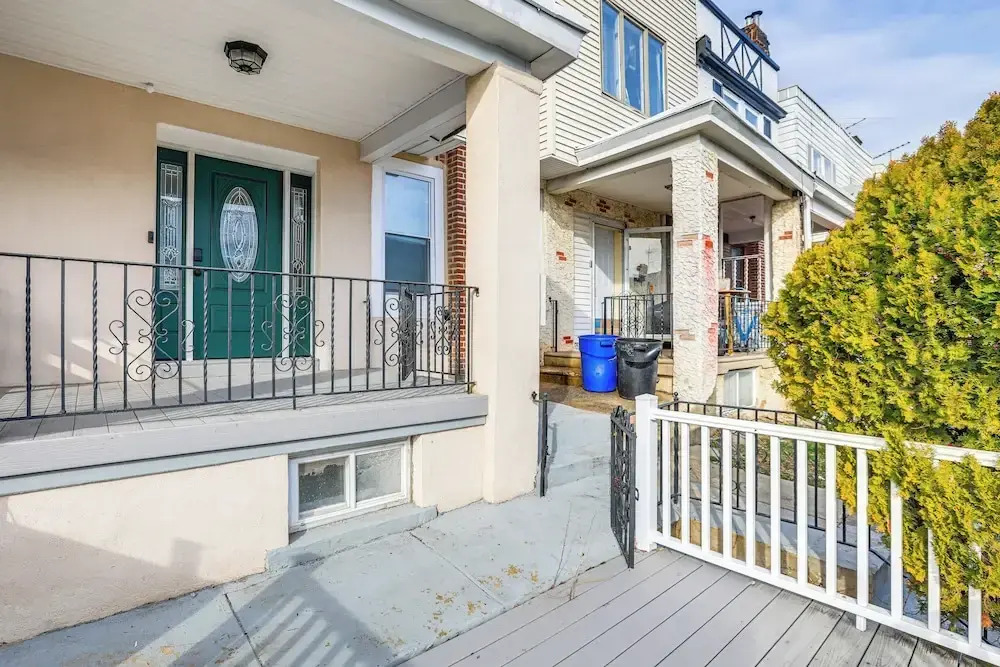 6 Mi to Eagles Games: Stylish Philly Townhome!