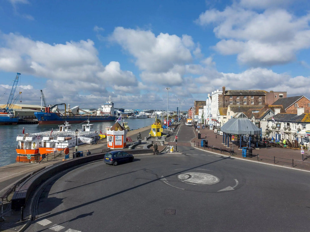 Quay Holidays - Dolphin Quays
