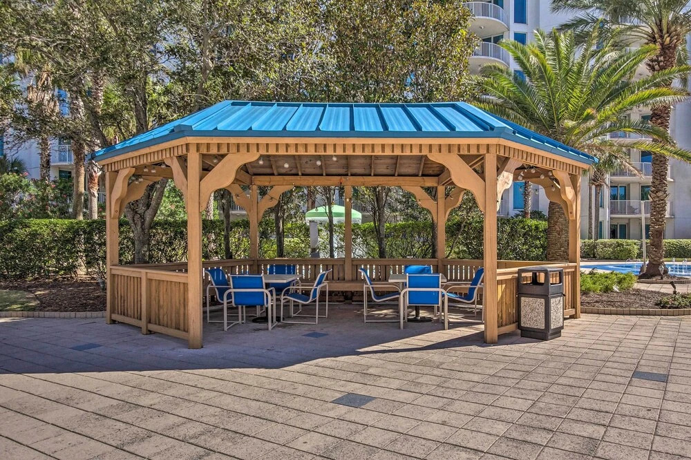 Destin Condo w/ Amenities & Pool < 1/2 Mi to Beach