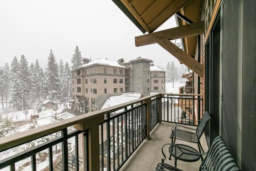Luxury Top Floor Residence in the Village at Northstar - Catamount 403