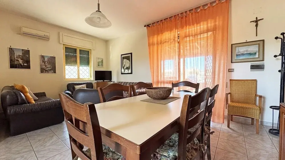 Villa Ulivo Sleeps 7 Garden Close to the sea