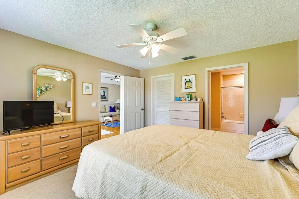 Snowbirds Welcome! Naples Resort Condo Near Golf