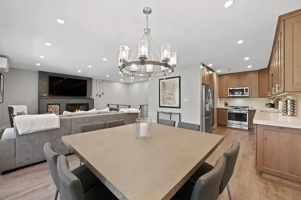Platinum-Rated 2 Bedroom Ski In, Ski Out Condo In Bc Village