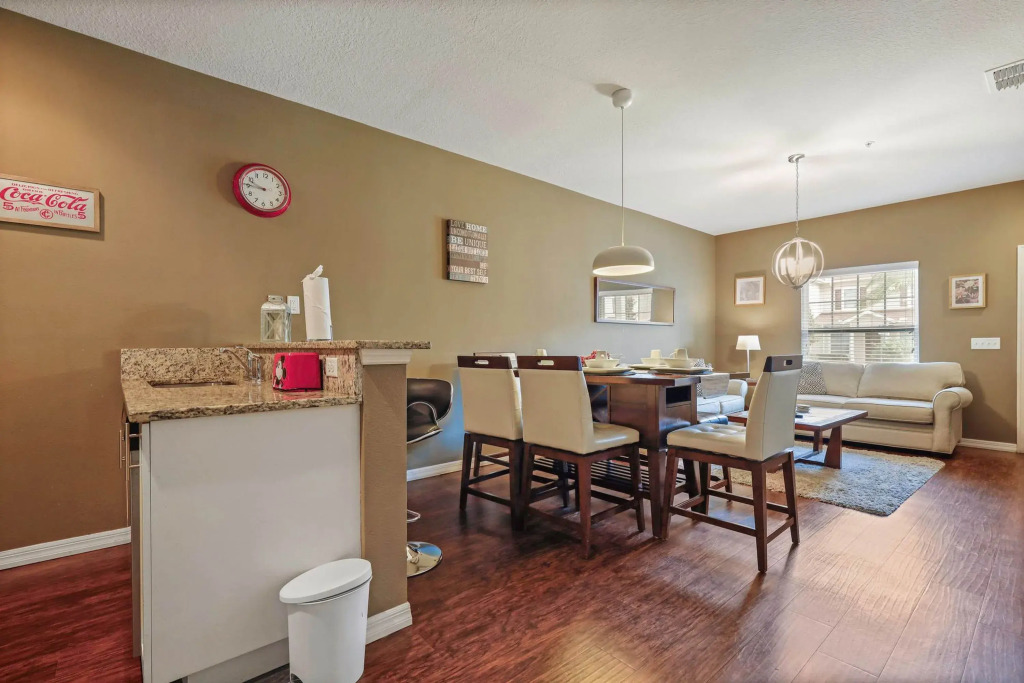 Family Spacious 3BR Townhouse With Pool Access