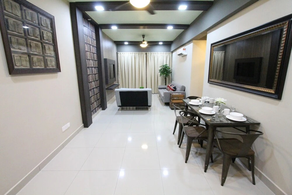 Ian's Majestic Condo