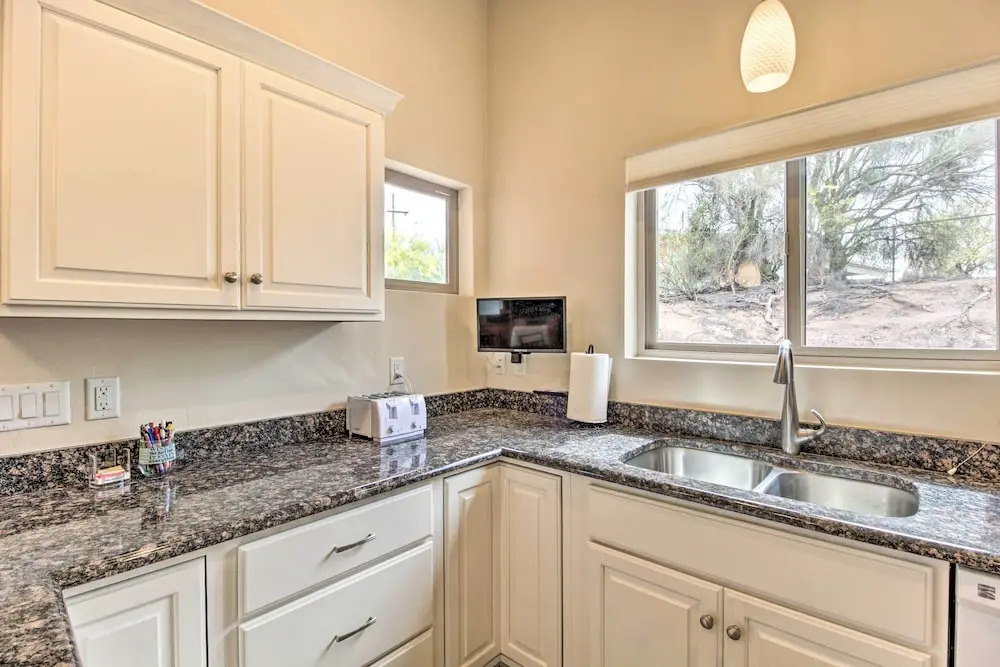 Lovely Tucson Home w/ Private Pool & Hot Tub!