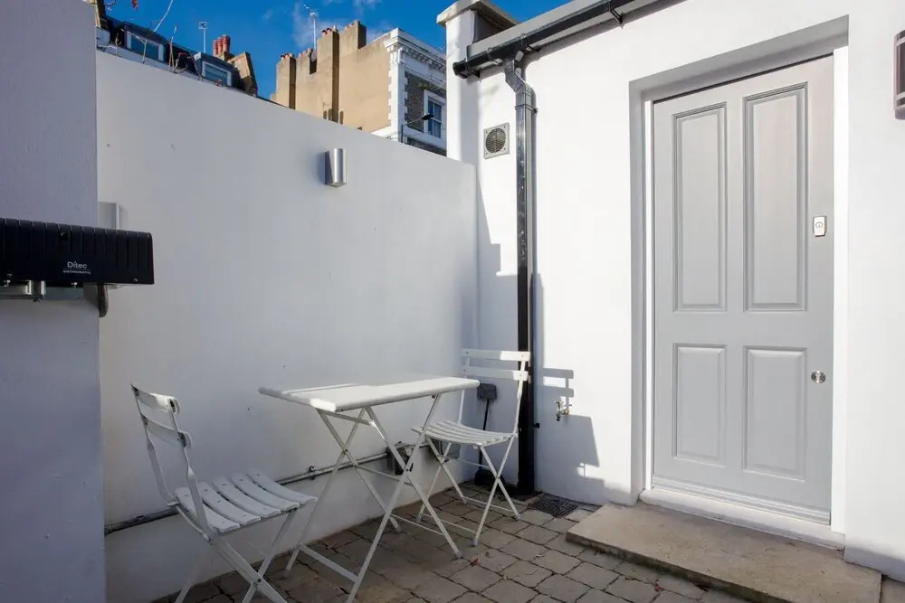 Newly Refurbished Modern 3 Bedroom Apartment in Affluent Fulham