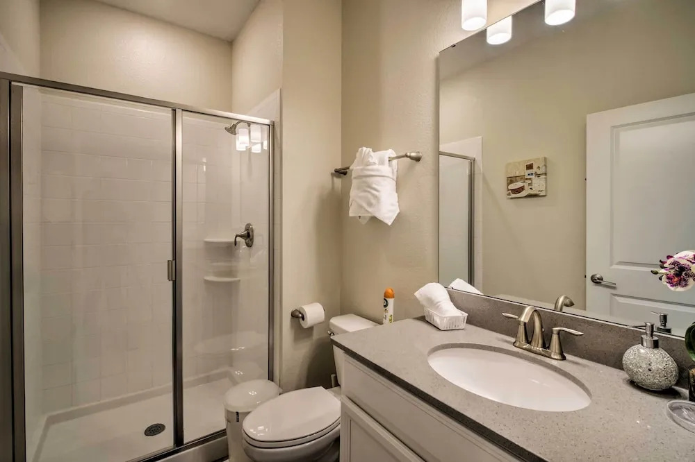 Disney-area Townhome w/ Lanai & Resort Amenities!