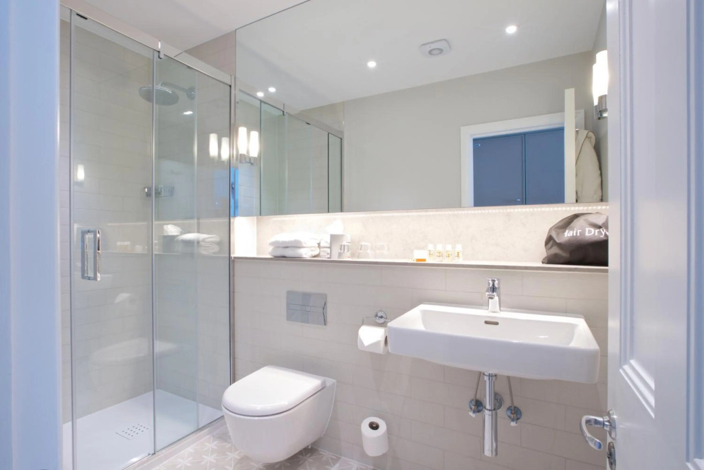 54 Queens Gate Hotel