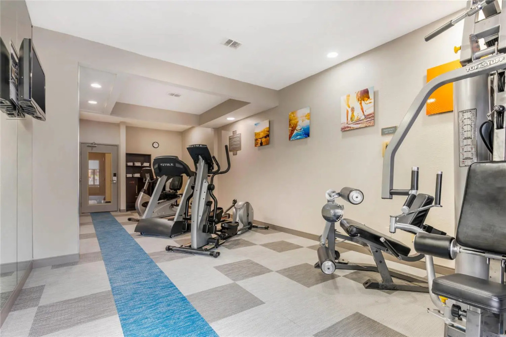 Comfort Inn & Suites Saint Louis Lafayette Square