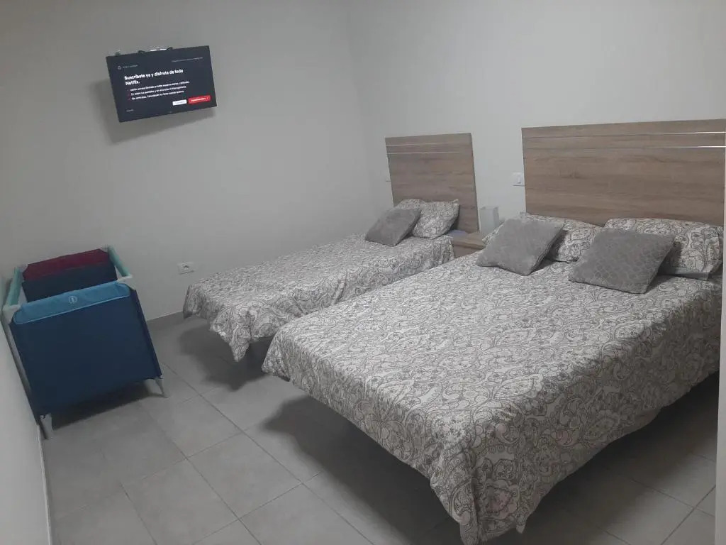 El Puente Holiday Home I- Airport 8,1K