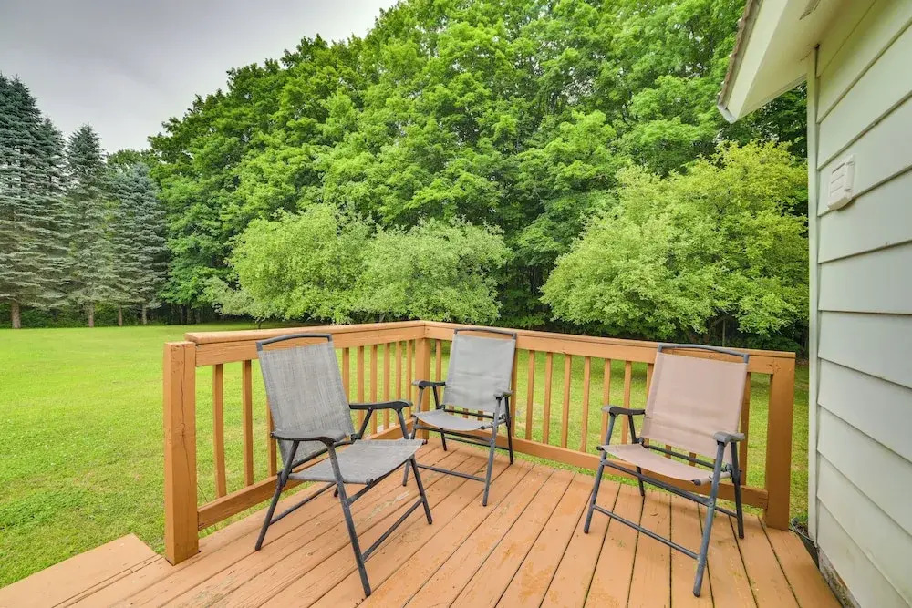 Visit Fife Lake & Traverse Bay! Farmhouse Hideaway
