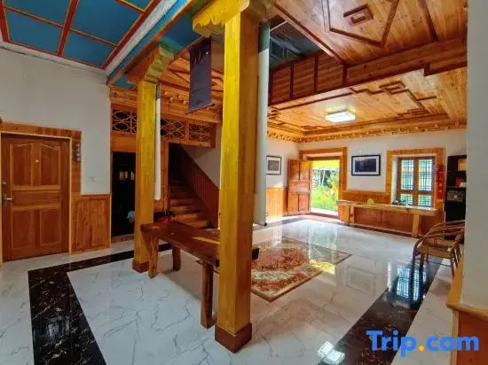 Sangdun Longzhu Homestay (Zhonglu Tibetan Village)