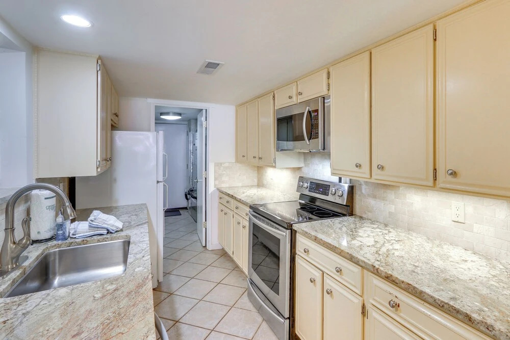 Golf Course Views & Beach Access: Shipyard Villa
