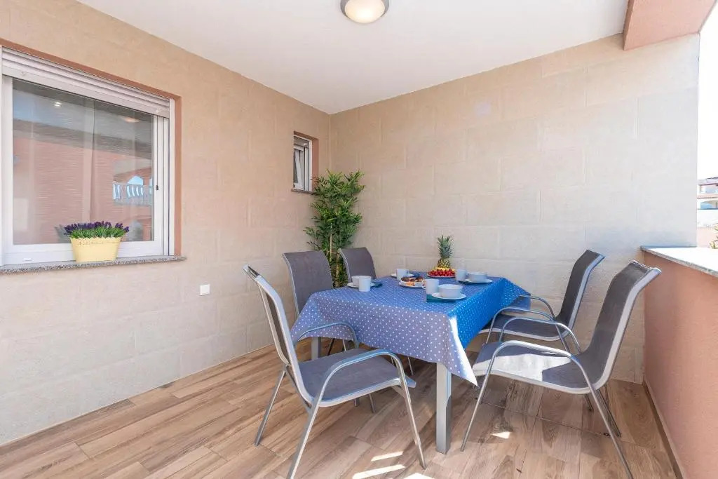 LUXURY APARTMENTS - LA VIR 1 & 2
