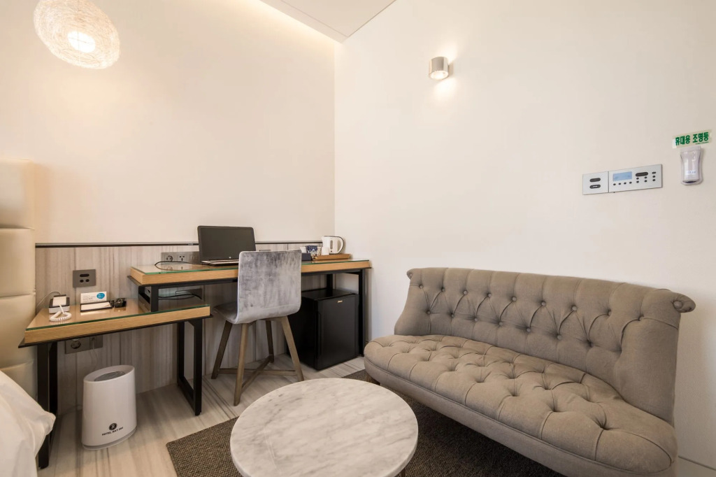 Dobong Hotel Bay204