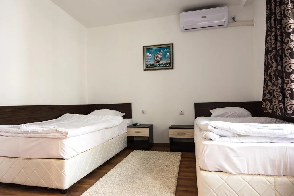 Guest Rooms Old Captain