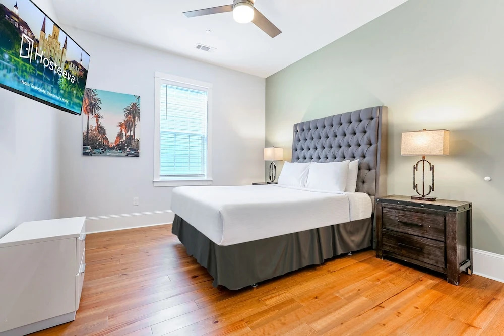 Stunning Modern and Fully-Upgraded 5 BR with Pool