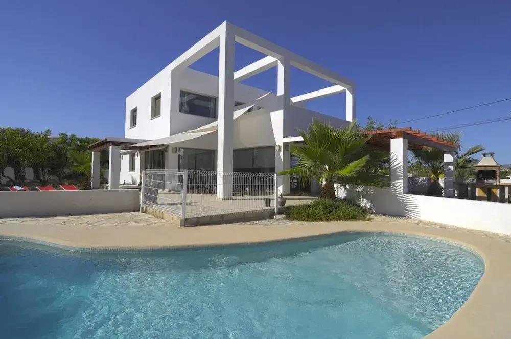 Villa - 5 Bedrooms with Pool and WiFi - 104980