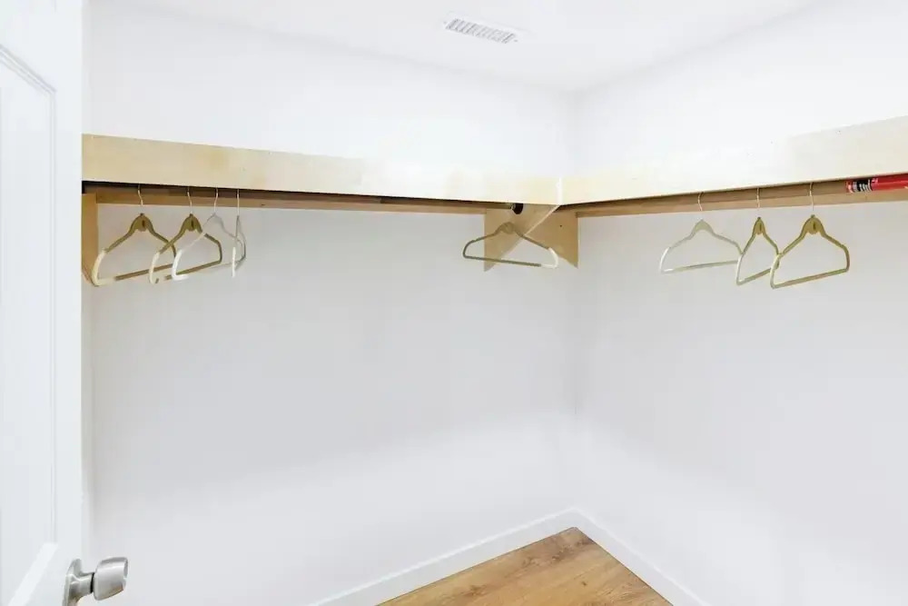 Fresh 2BR Duplex Pets Welcome