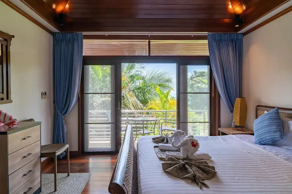 4 BR Villa walking distance to beach - KBR44