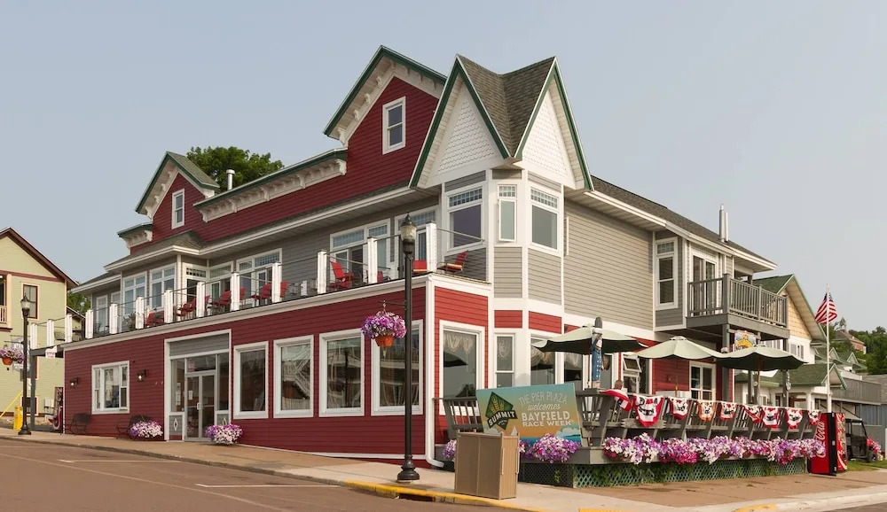 Pier Plaza Lodging