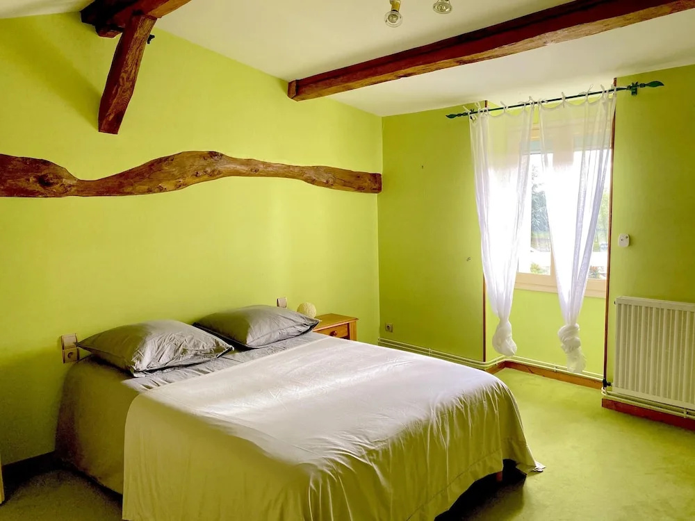 Villa With 5 Bedrooms in Saint-jean-de-sauves, With Private Pool, Enclosed Garden and Wifi