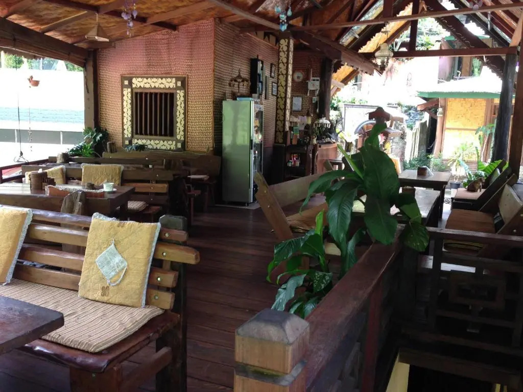 Sams Bungalows And Treks