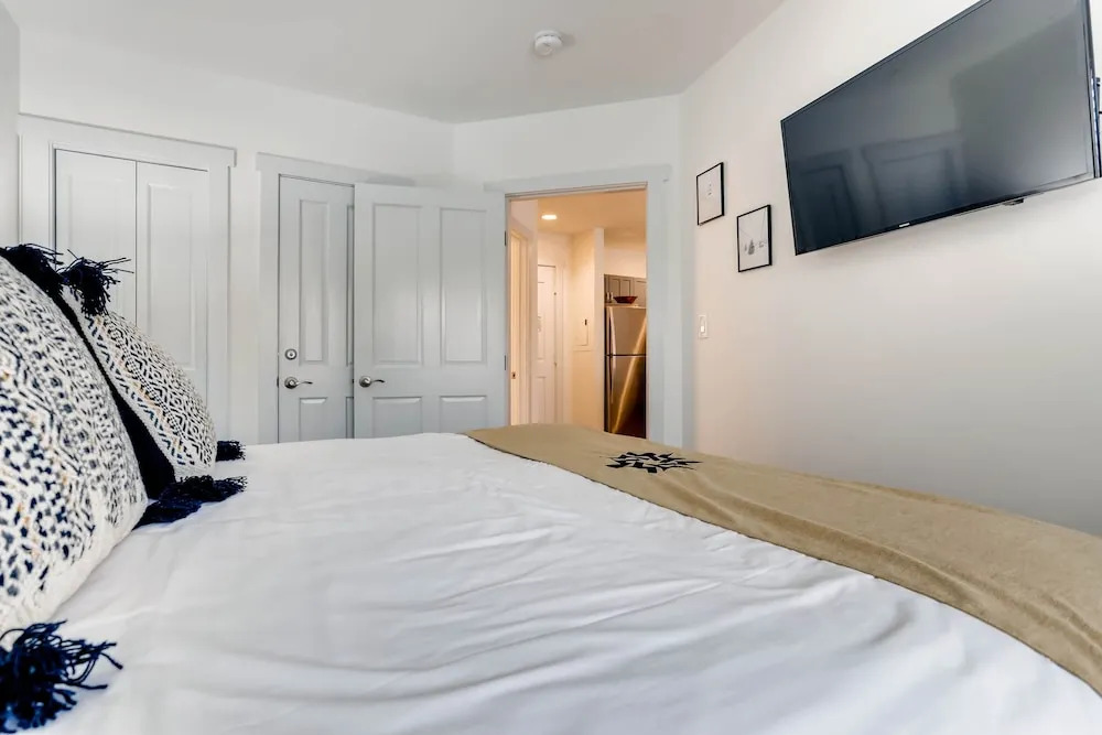 Full Renovated 1br -walk To Gondola & Kids Ski Free 1 Bedroom Condo by RedAwning