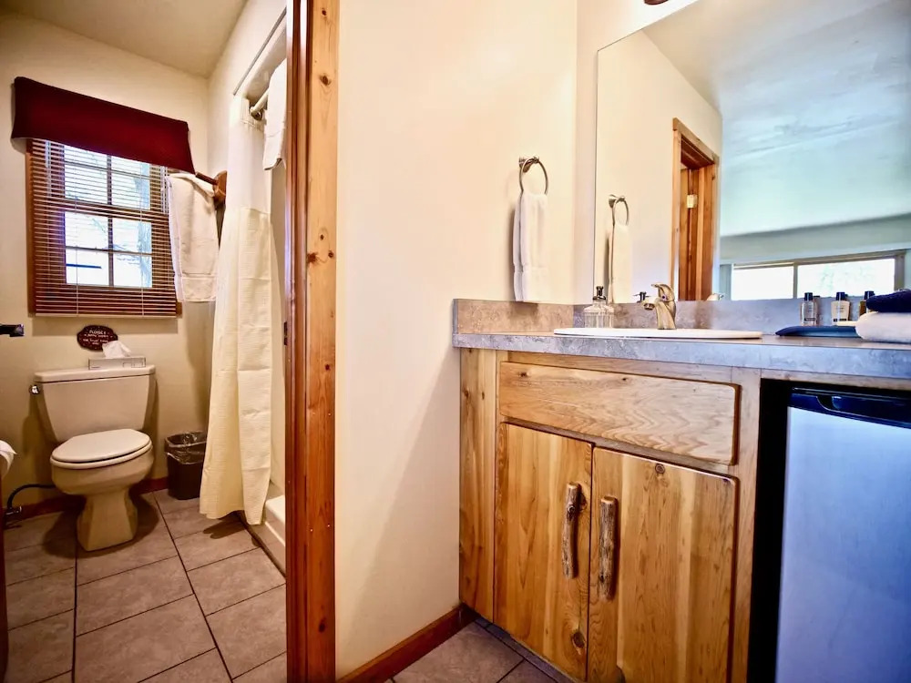 Whaleback Inn
