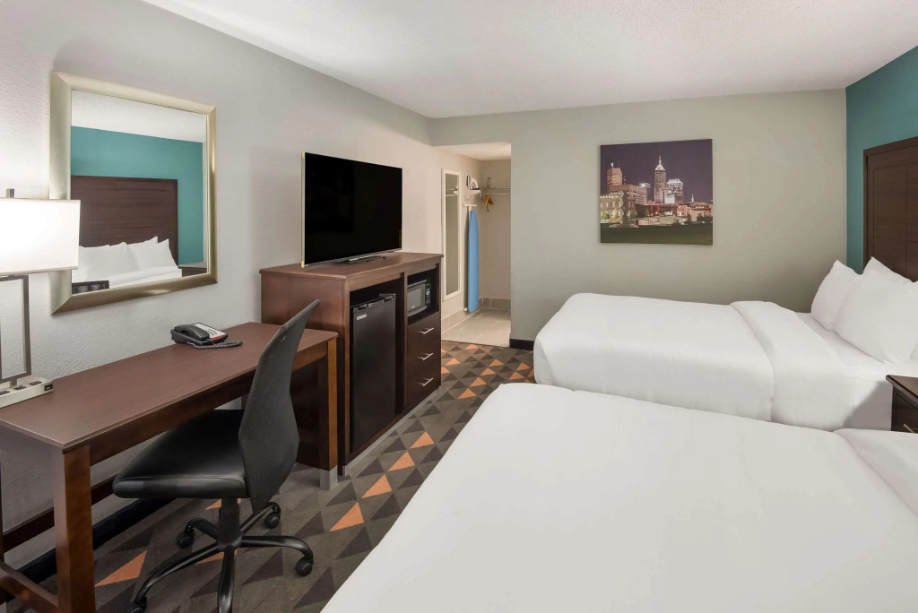 Clarion Pointe Indianapolis Northeast