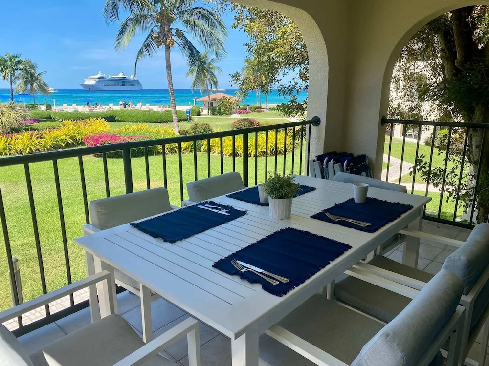 Oceanfront Condo on Seven Mile Beach