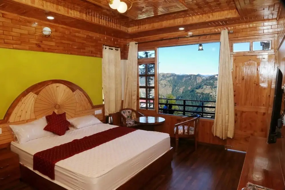 Wood Crista Retreat by Park Tree