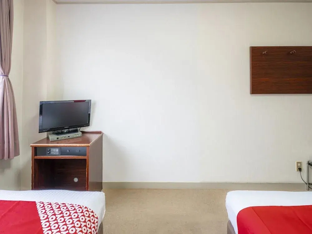 OYO Business Hotel Suehiro Matsuyama
