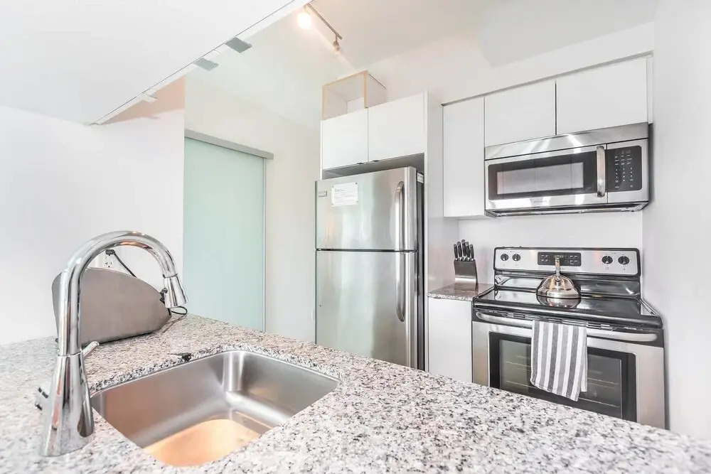 Downtown Condo Near Exhibition Place With Balcony