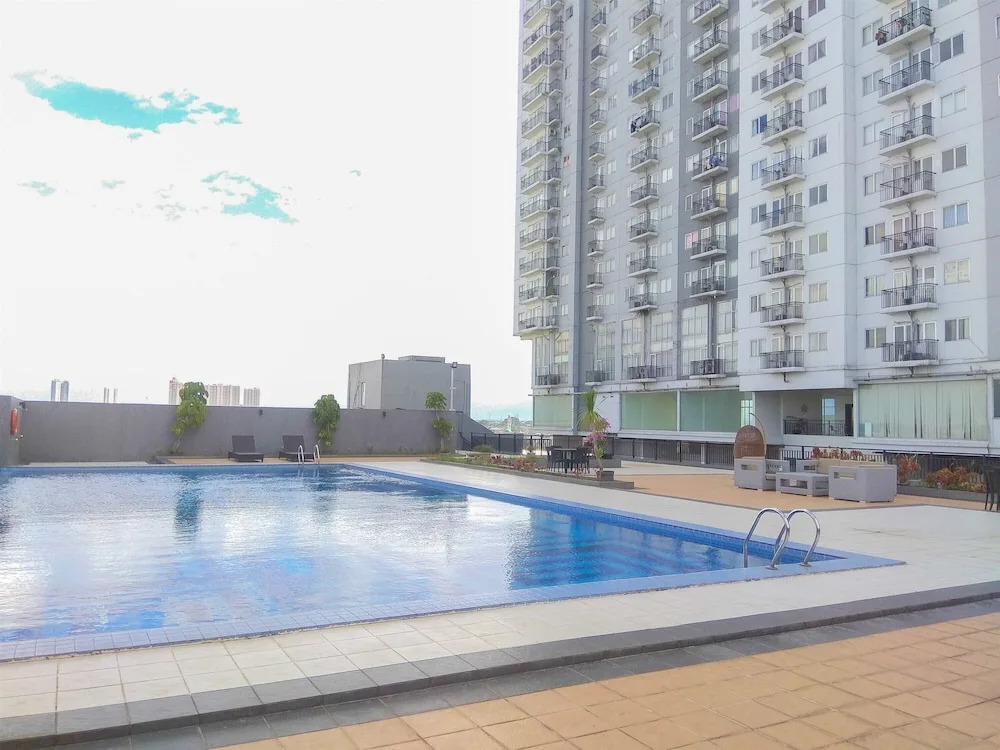 Comfort And Cozy Living Studio At Park View Condominium Apartment