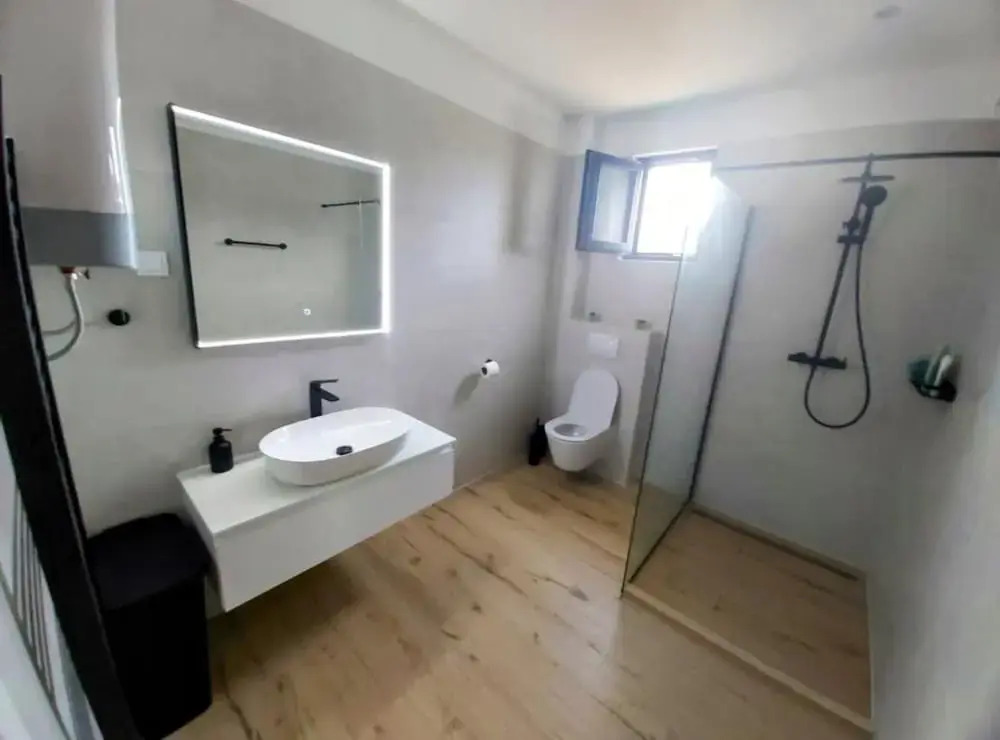 Sunset Villa Aves with Pool, Gym and Sauna