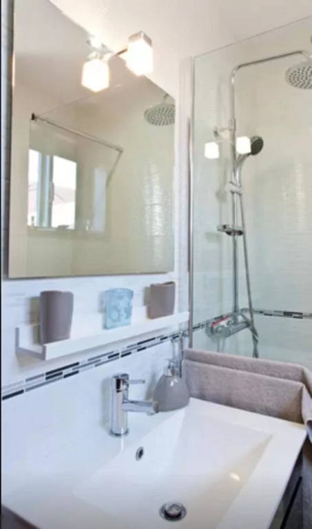 Modern 1-bedroom Apartment Just Outside of Porto With 2 Terraces and V