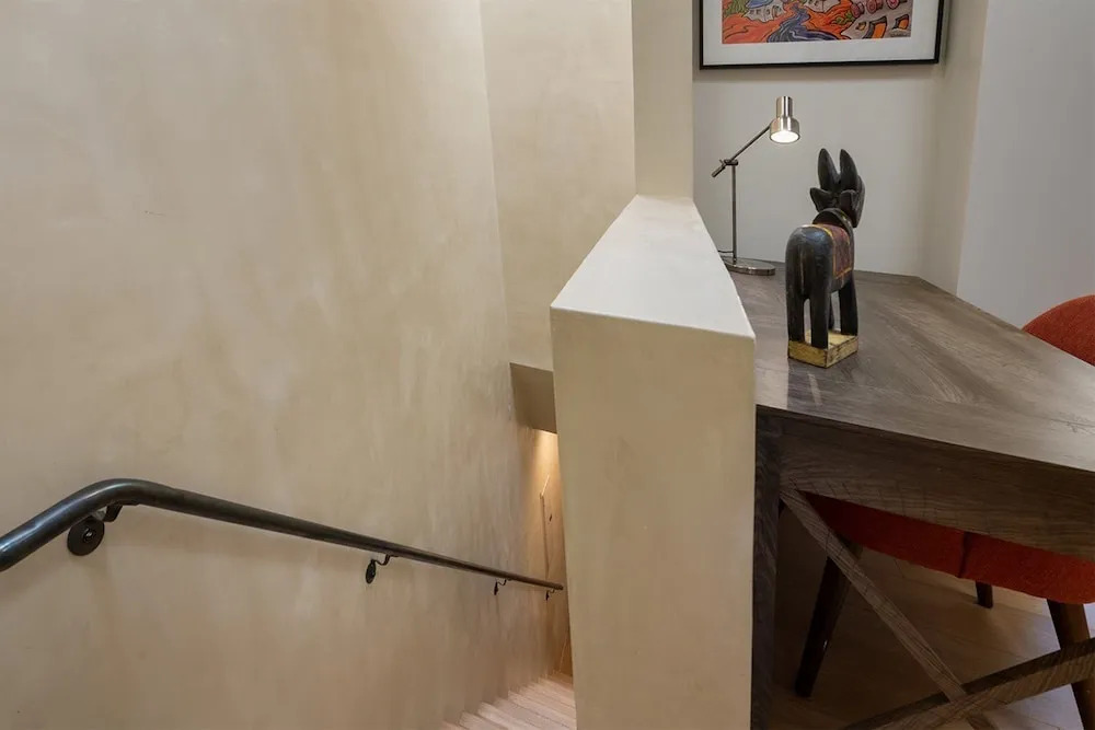 Stone's Throw - Unbeatable Location, Lovely Modern Interior