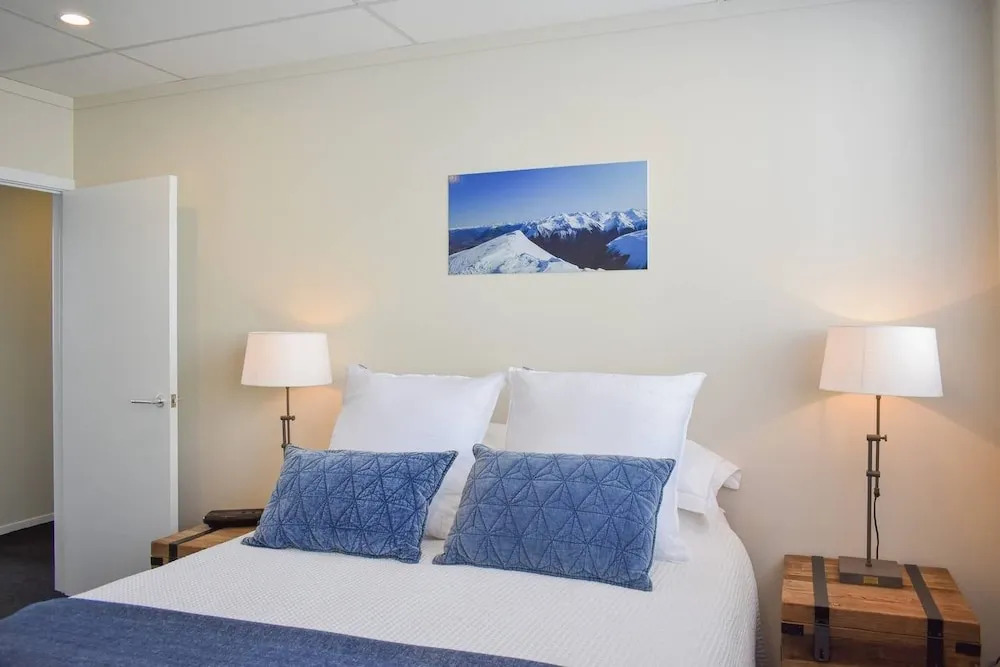 2 Bedroom Loft Style Apartment in Ponsonby