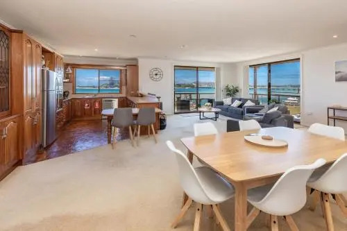 Shoreline 7 With 180 Degree Water Views