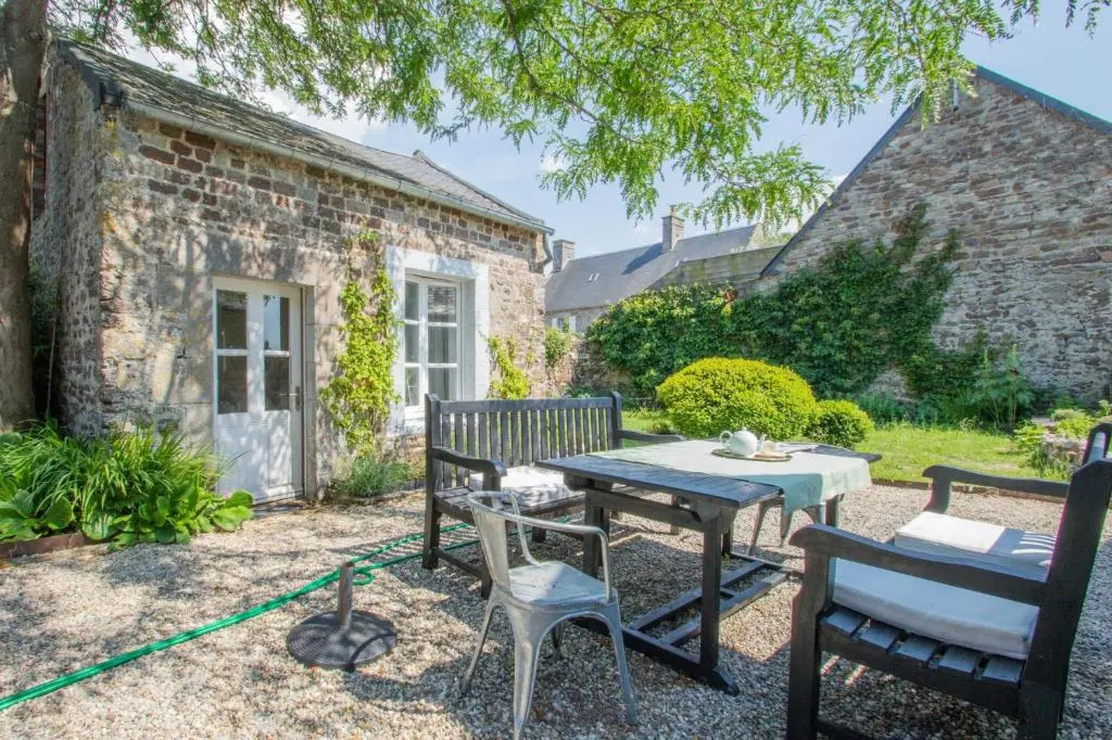 House With 5 Bedrooms in Regnéville-sur-mer, With Wonderful sea View, Enclosed Garden and Wifi - 6 km From the Beach