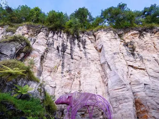 Zizai Cliff Hotel