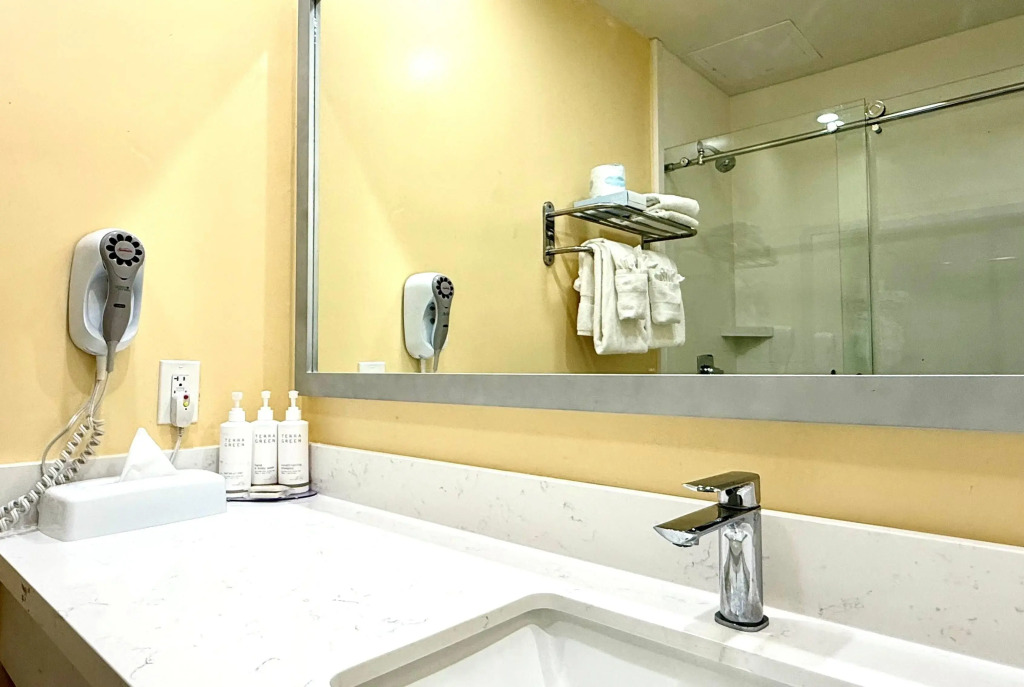 Days Inn by Wyndham Los Angeles LAX Airport Stadium Area